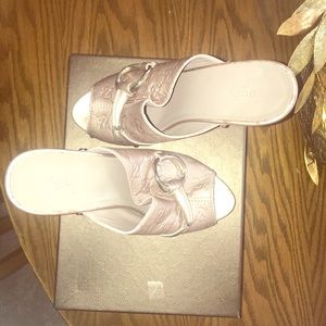 Brand new light pink Gucci heels